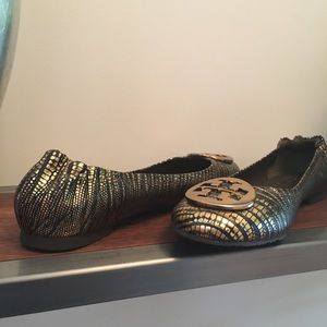 Tory Burch ballet flat, never worn, black and gold